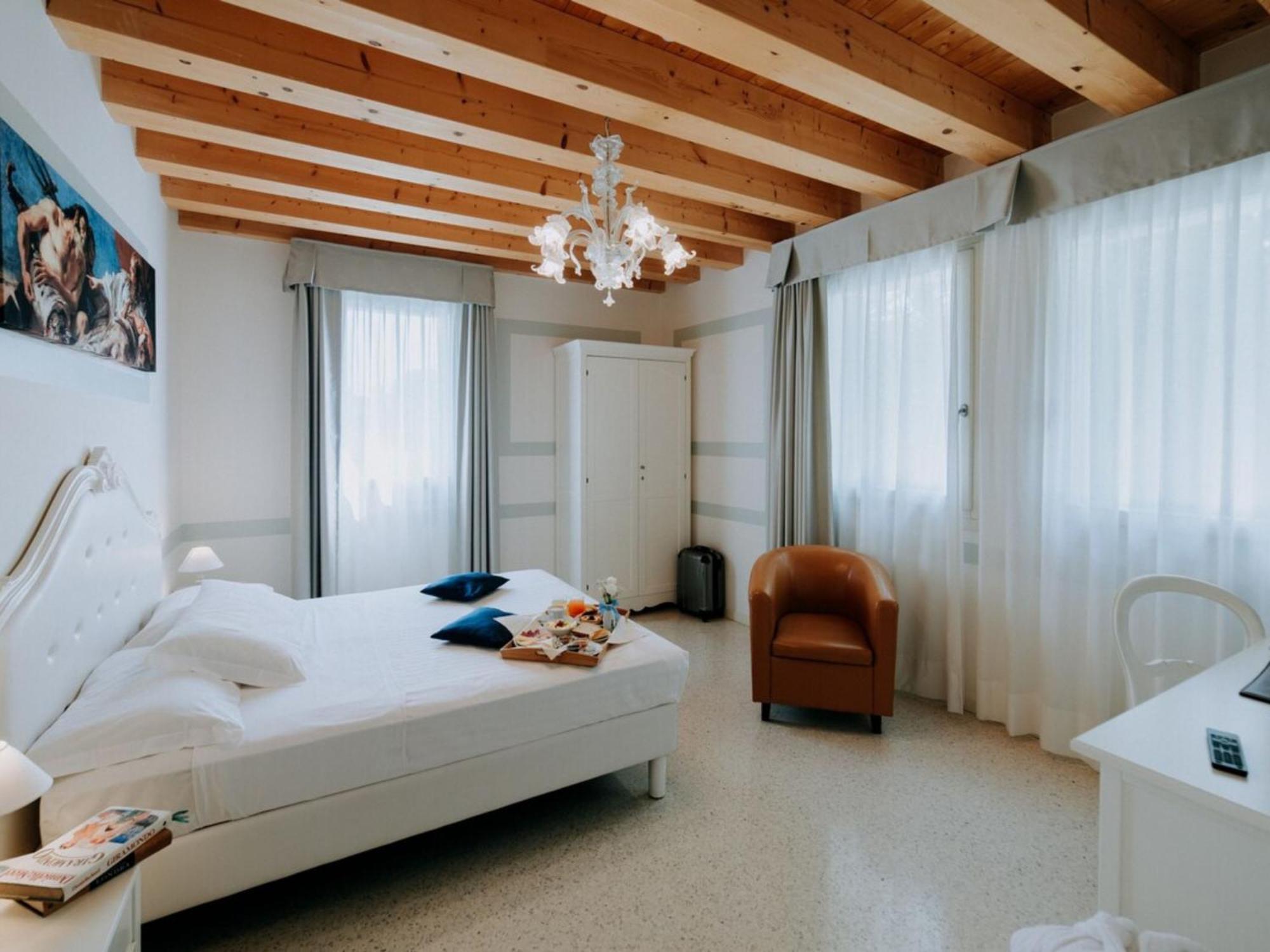 Junior Suite Extra Bed,1758526998:JPEG